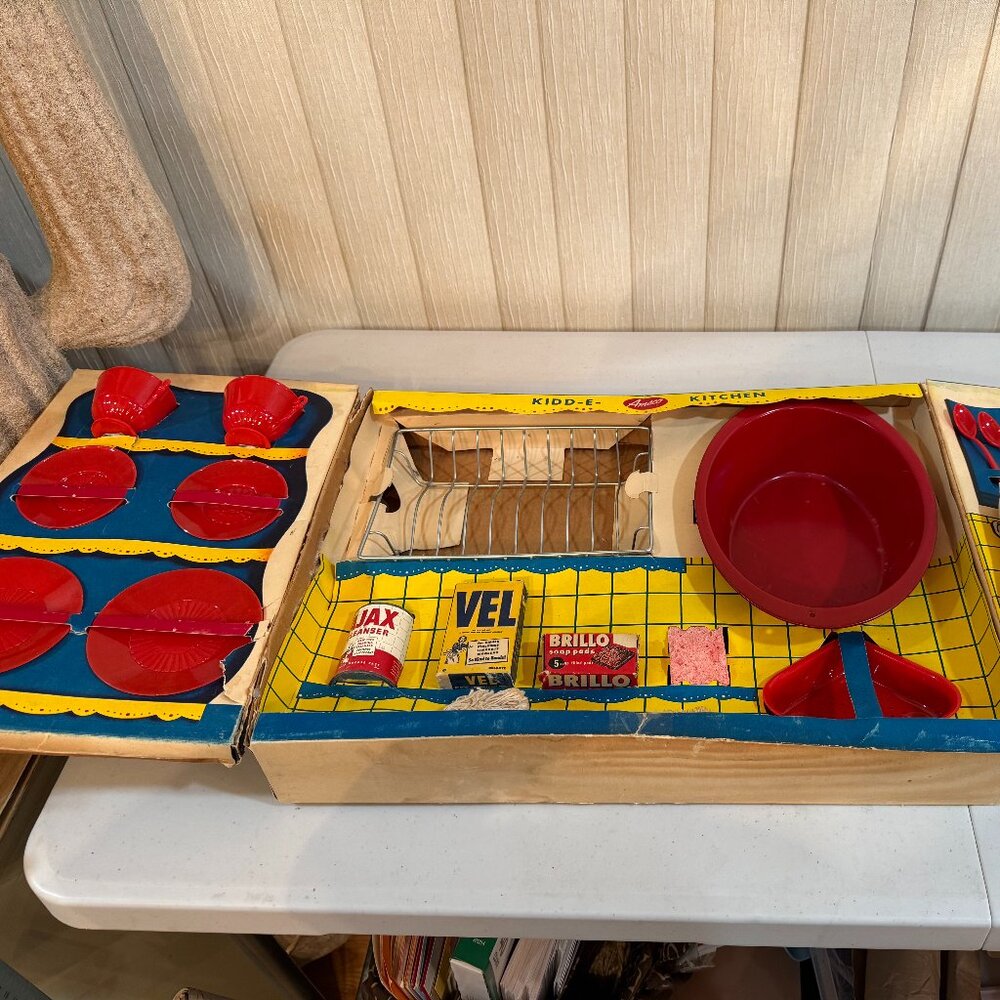 Vintage Kidd-E-Kitchen Amsco Doll E Toys Cardboard Box Toy Ajax Vel Brillo etc.
